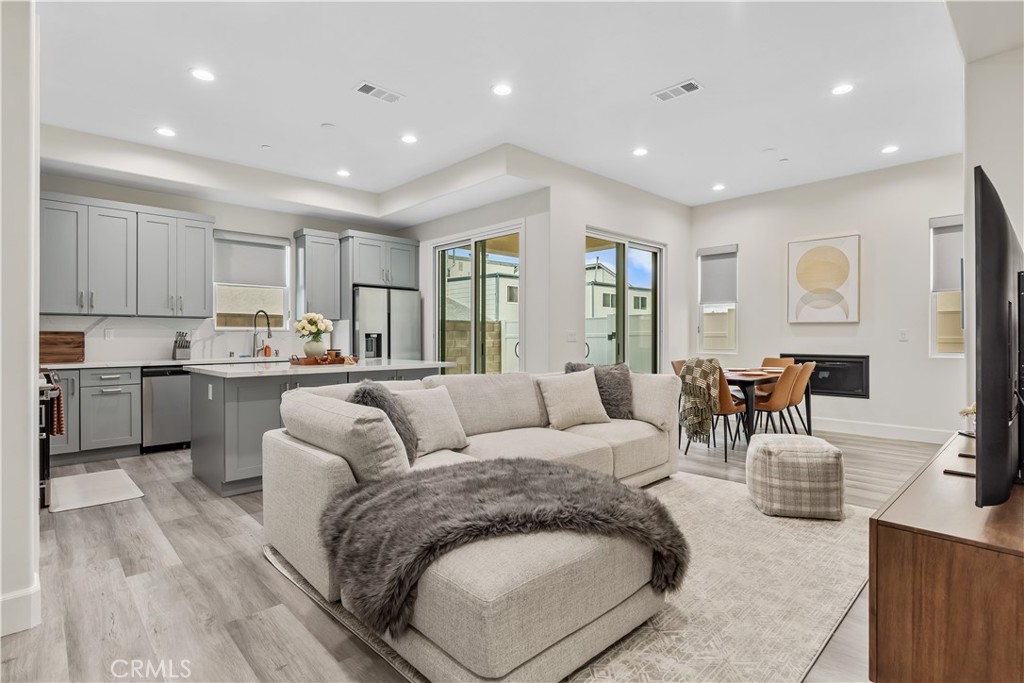 MLS #OC25271669 image #22