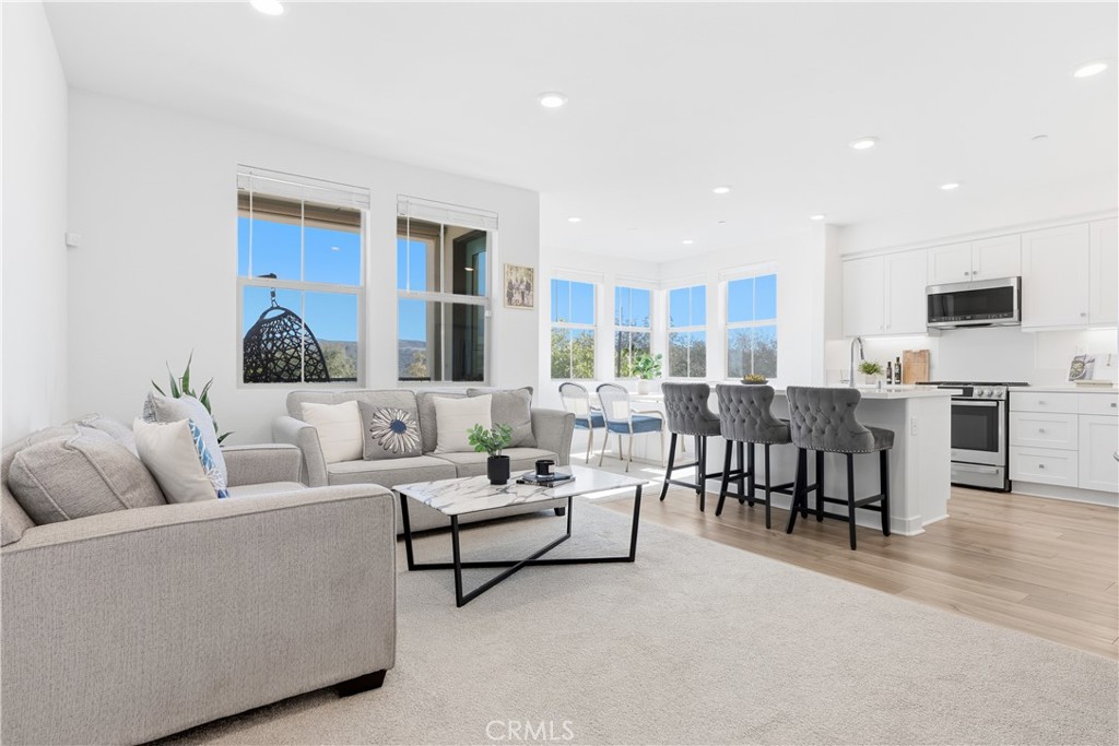 MLS #OC25271677 image #1