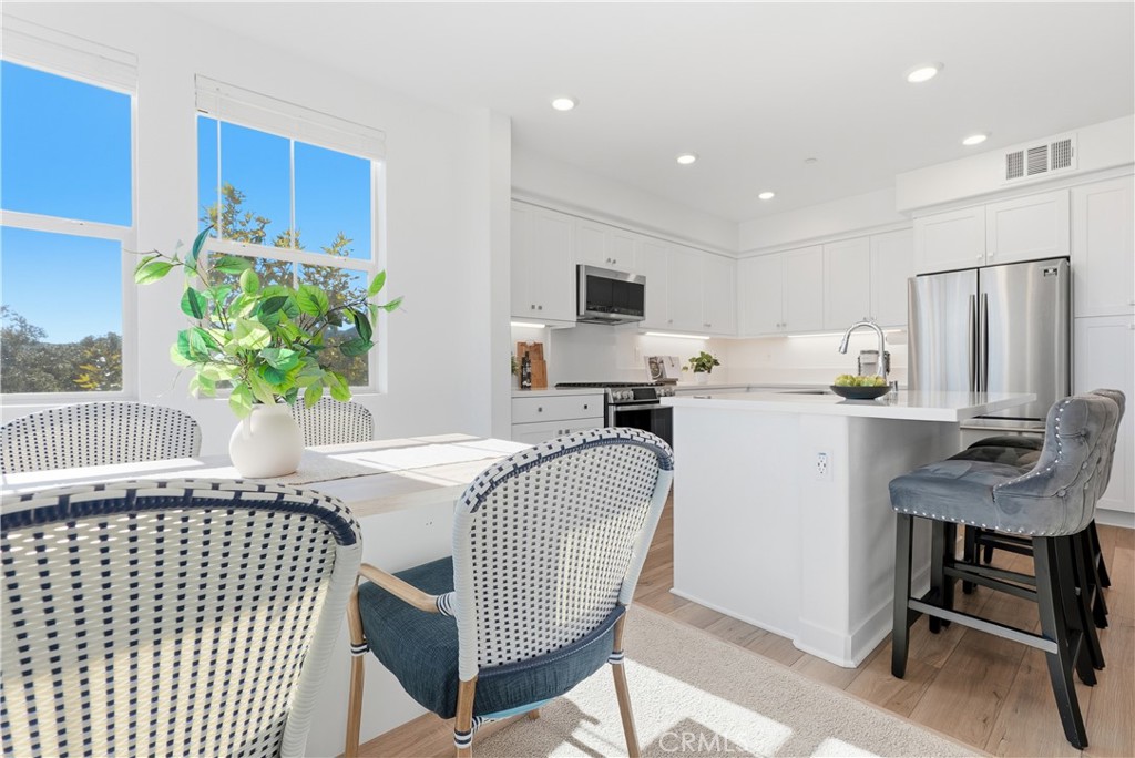 MLS #OC25271677 image #4