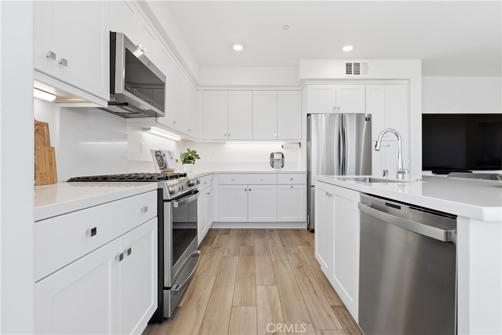 MLS #OC25271677 image #5