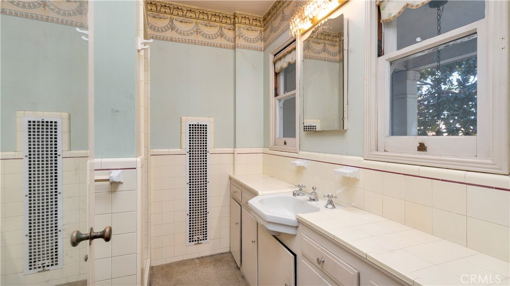 MLS #OC25271685 image #33