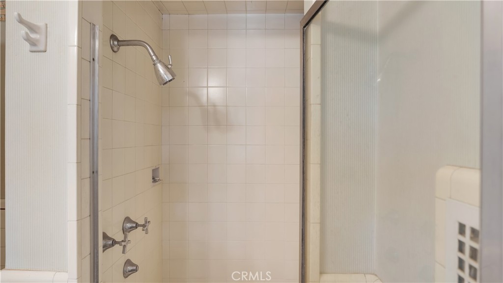 MLS #OC25271685 image #34