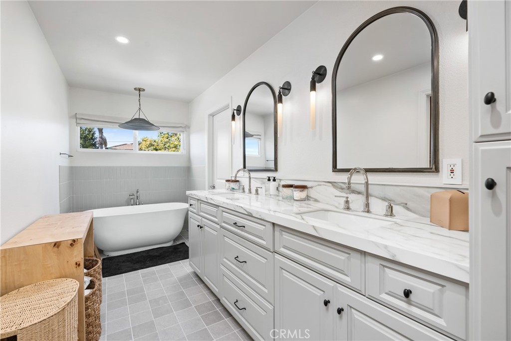 MLS #OC25271738 image #8