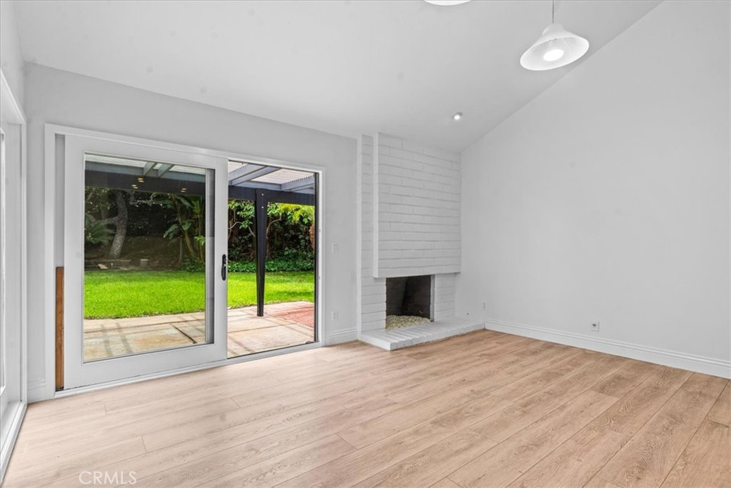 MLS #OC25271755 image #2