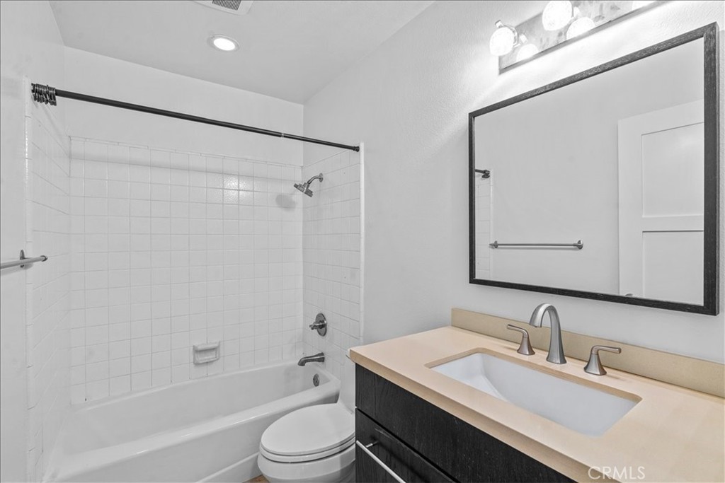 MLS #OC25271755 image #9