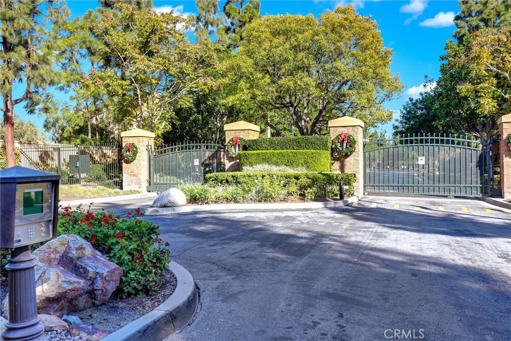 MLS #OC25271758 image #1