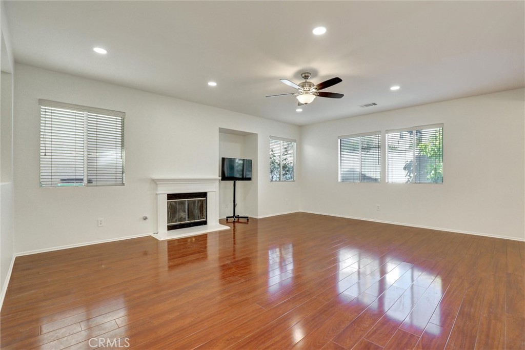 MLS #OC25271758 image #4