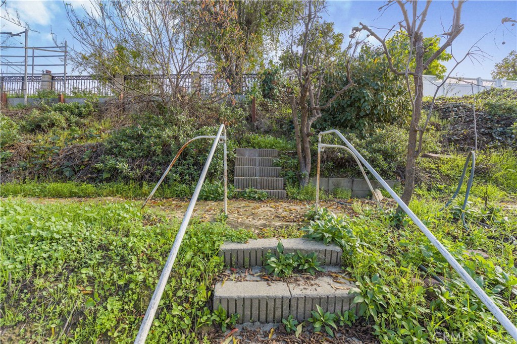 MLS #OC25271825 image #4