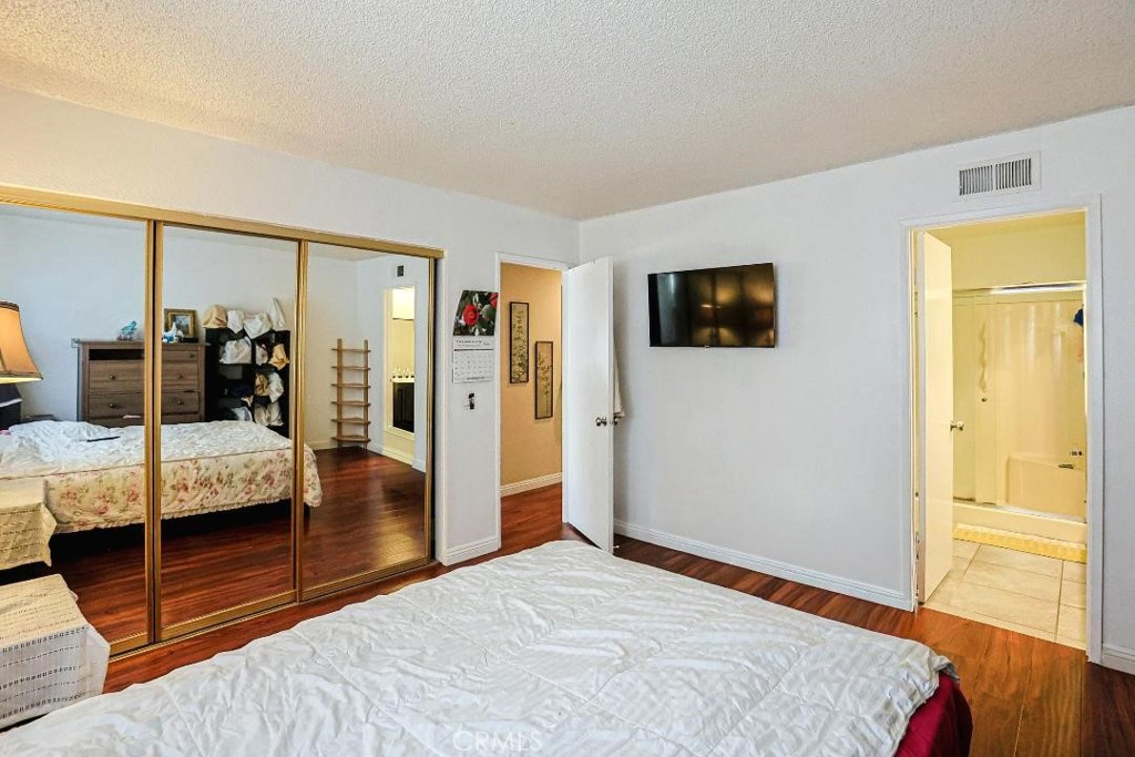 MLS #OC25271880 image #18