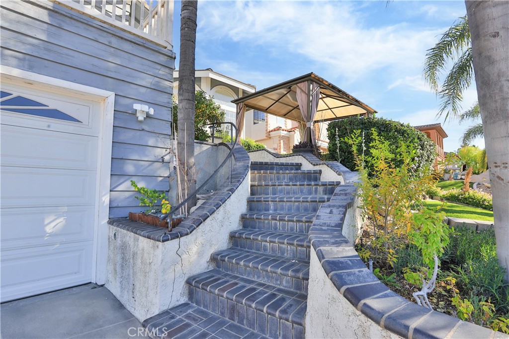 MLS #OC25271912 image #2