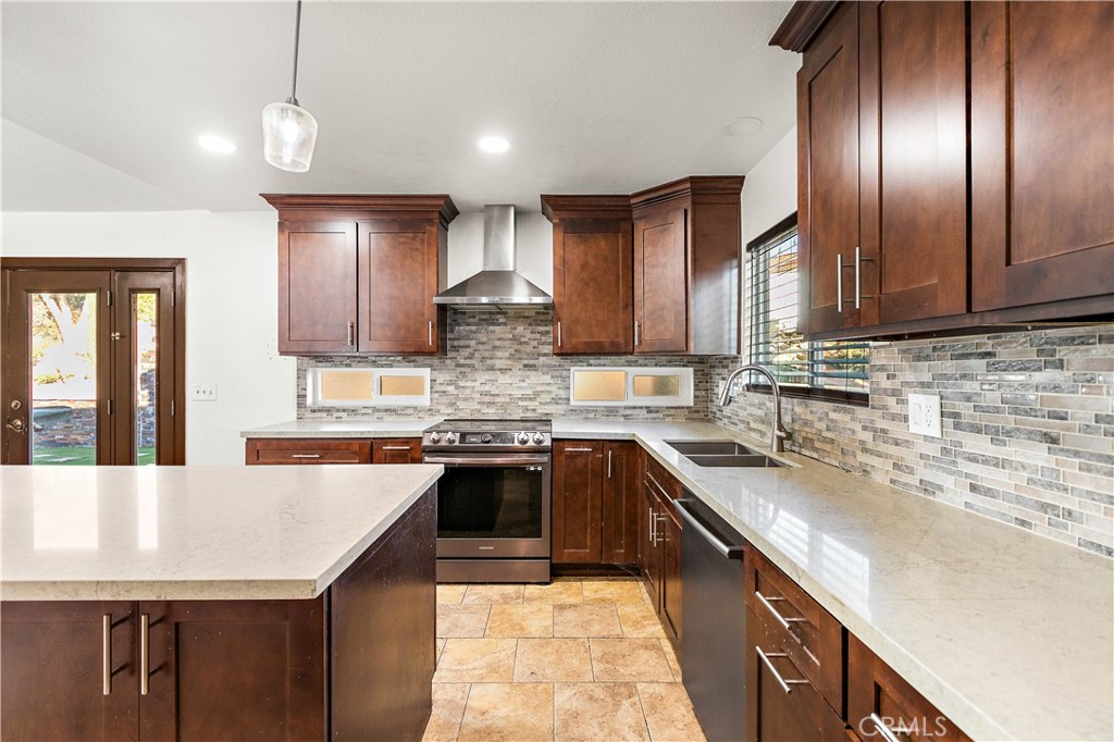 MLS #OC25271912 image #8