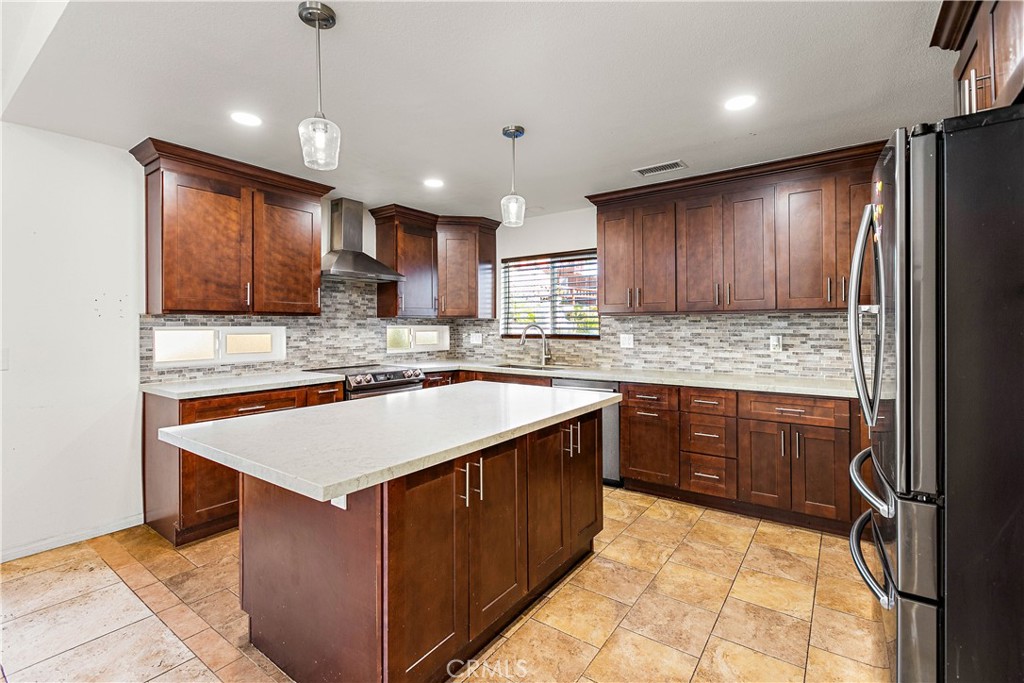 MLS #OC25271912 image #9