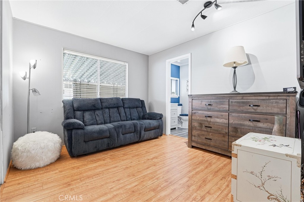 MLS #OC25271943 image #23