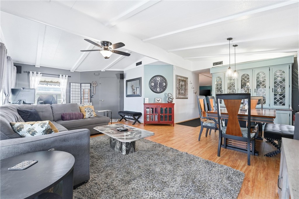 MLS #OC25271943 image #5