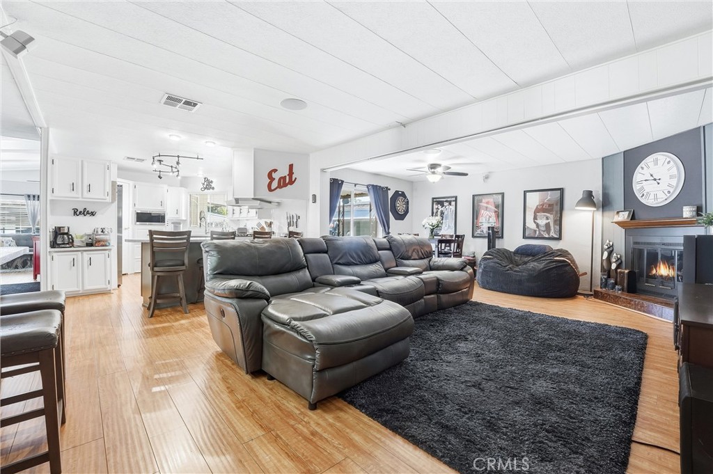 MLS #OC25271943 image #8