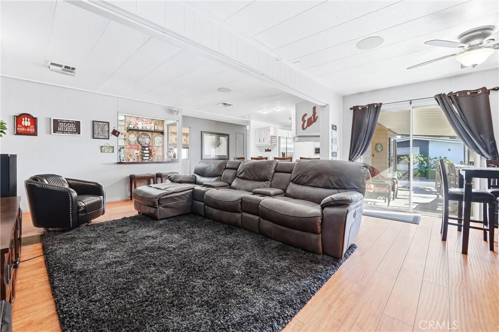 MLS #OC25271943 image #9