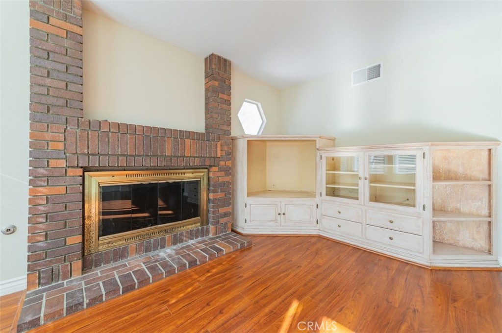 MLS #OC25271949 image #14