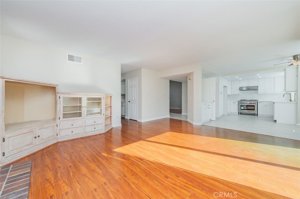 MLS #OC25271949 image #15