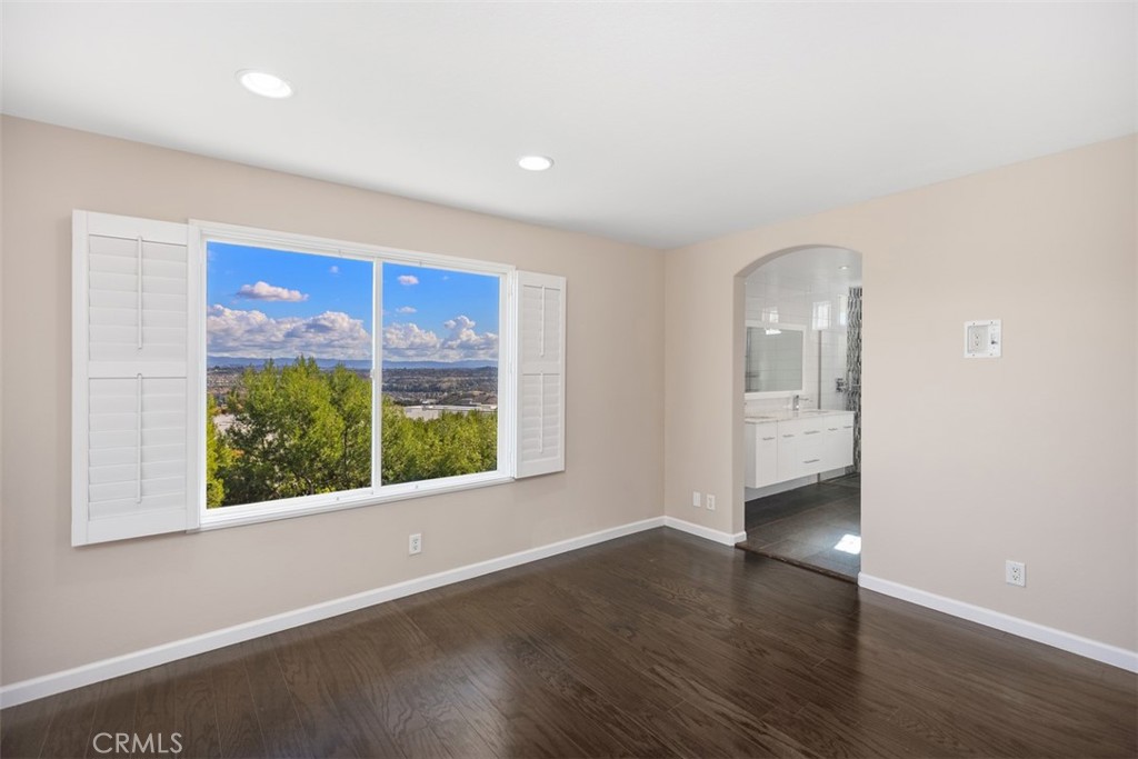 MLS #OC25271982 image #16