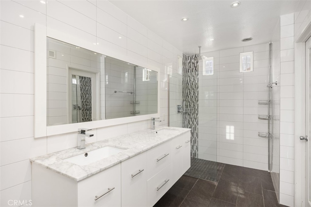 MLS #OC25271982 image #18