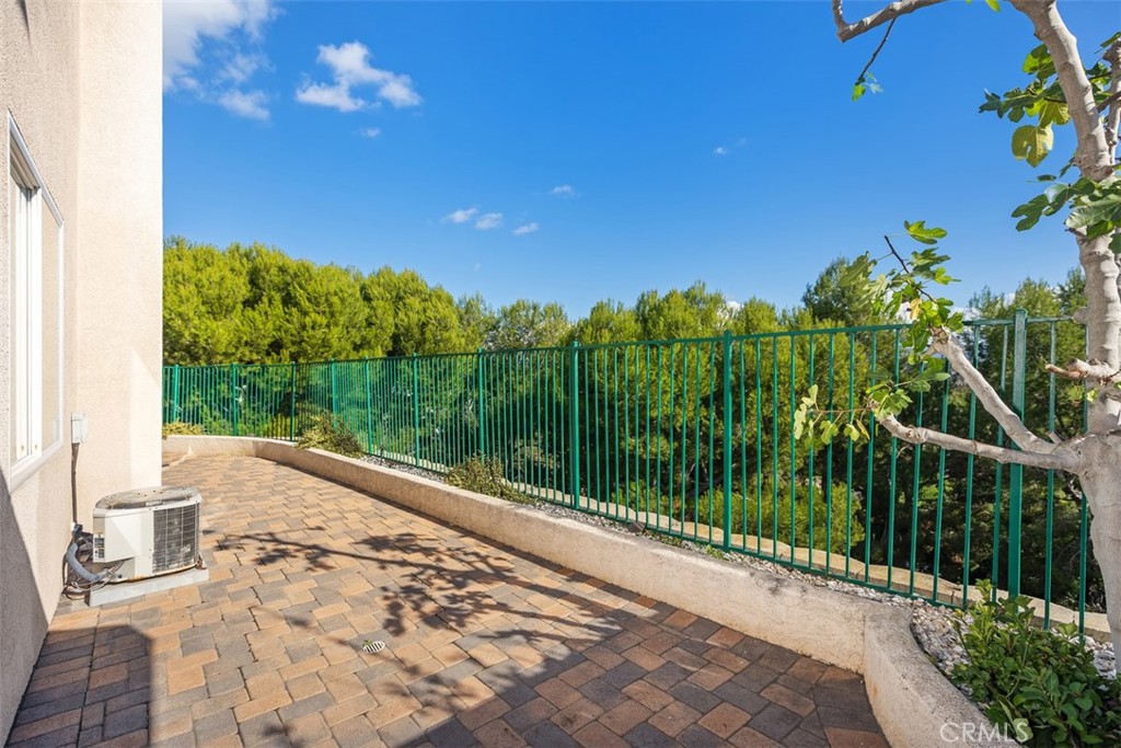 MLS #OC25271982 image #29