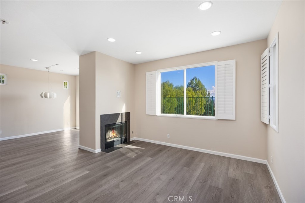 MLS #OC25271982 image #4