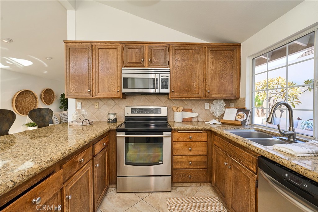 MLS #OC25272001 image #17