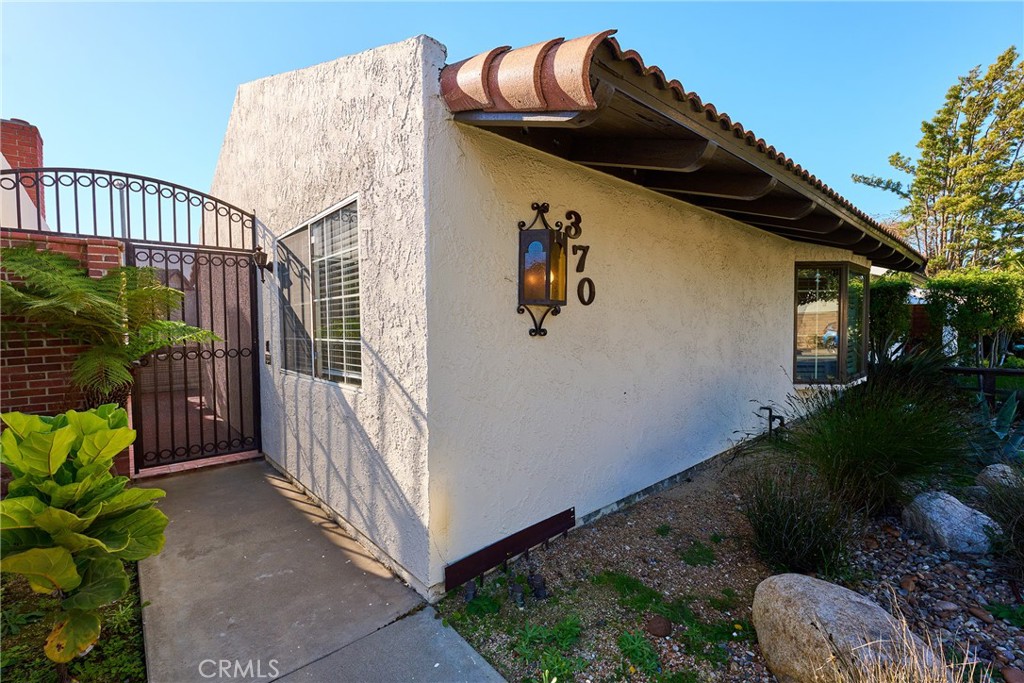 MLS #OC25272001 image #2