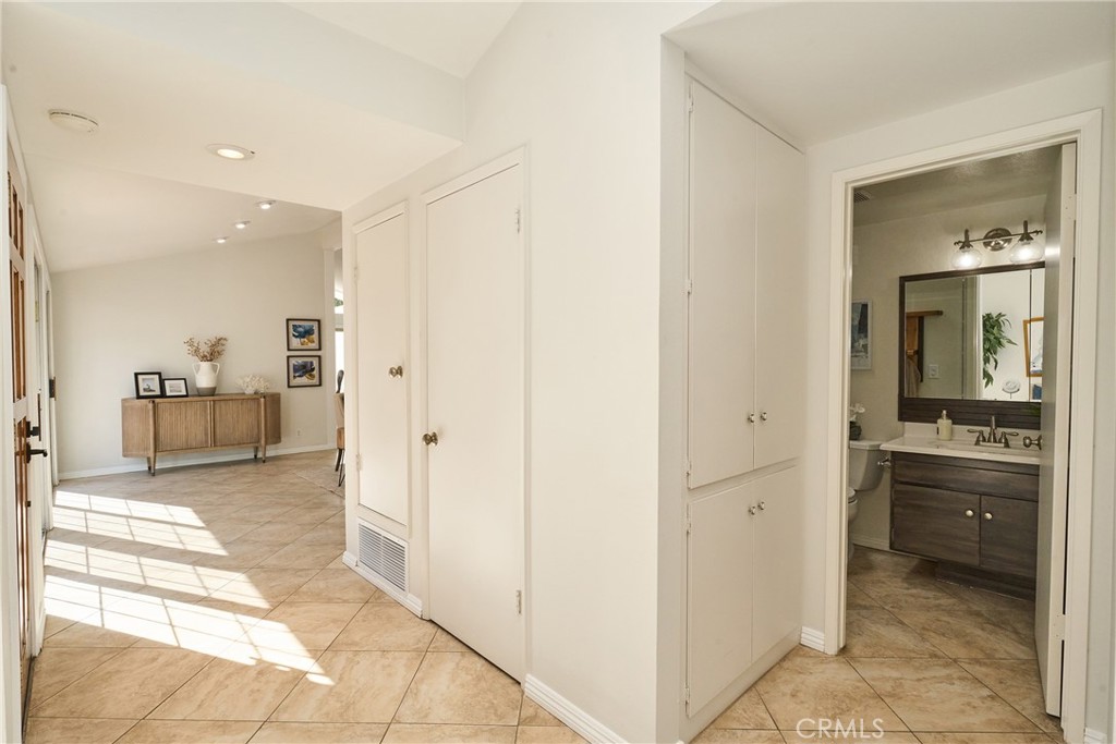 MLS #OC25272001 image #24