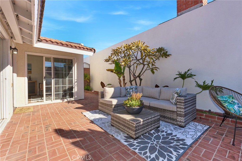 MLS #OC25272001 image #3