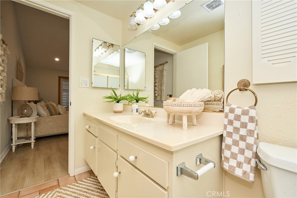 MLS #OC25272001 image #40