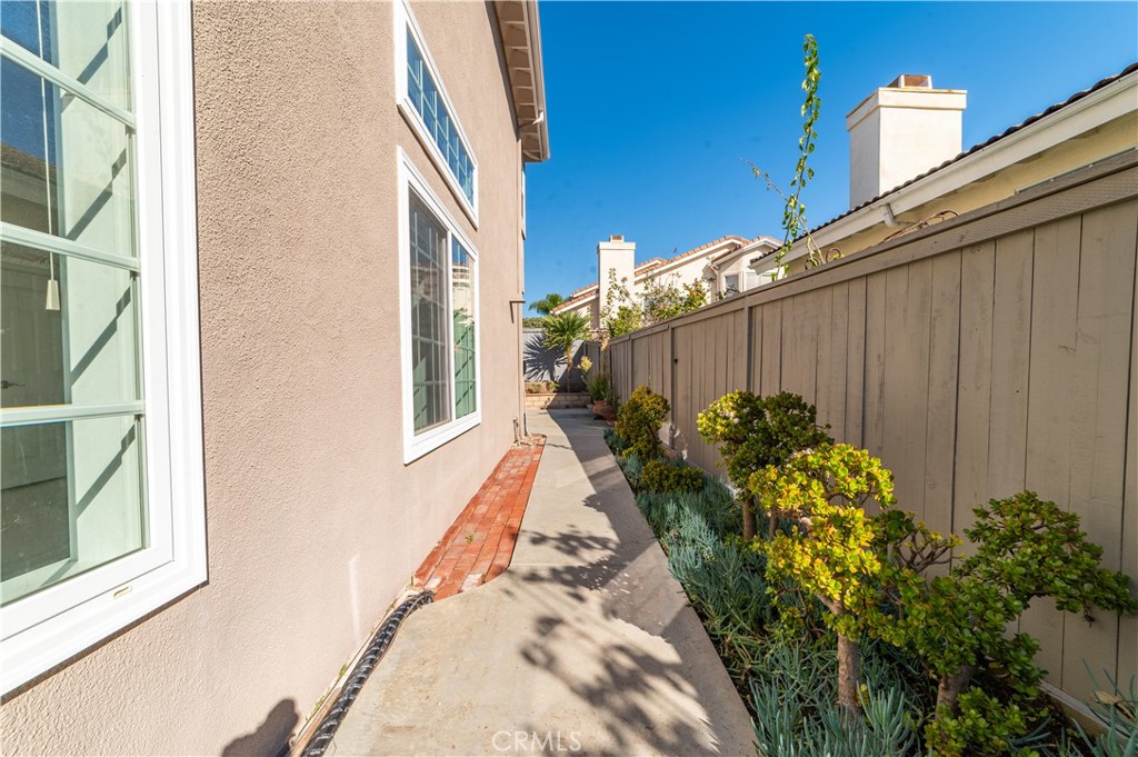 MLS #OC25272016 image #42