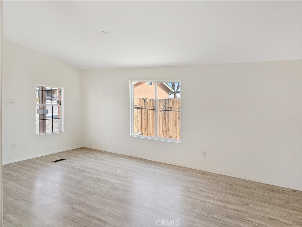 MLS #OC25272045 image #9