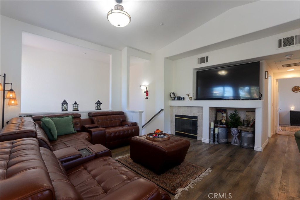 MLS #OC25272048 image #5