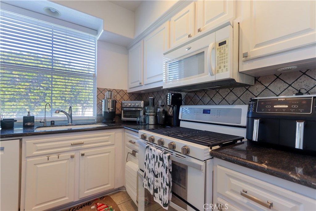 MLS #OC25272048 image #7