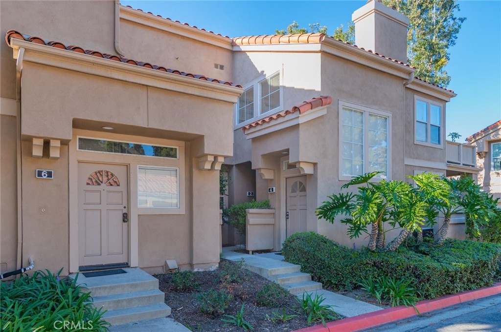 MLS #OC25272078 image #1