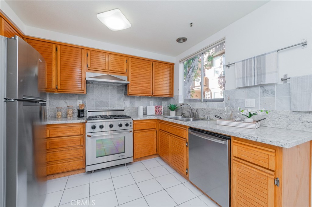 MLS #OC25272078 image #11