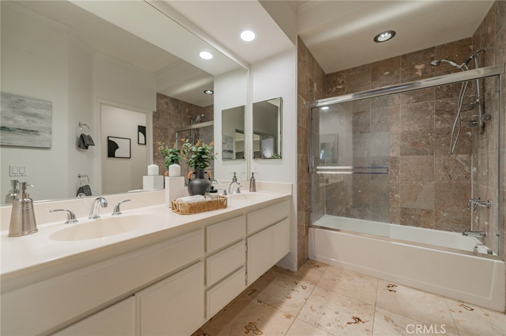 MLS #OC25272078 image #22