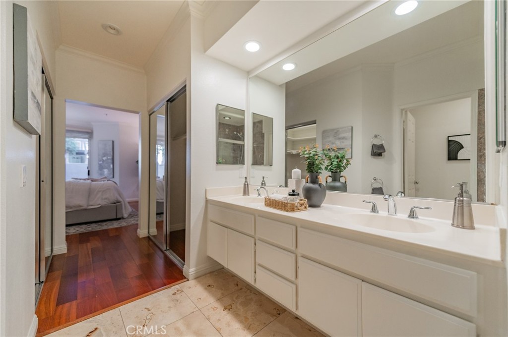 MLS #OC25272078 image #24