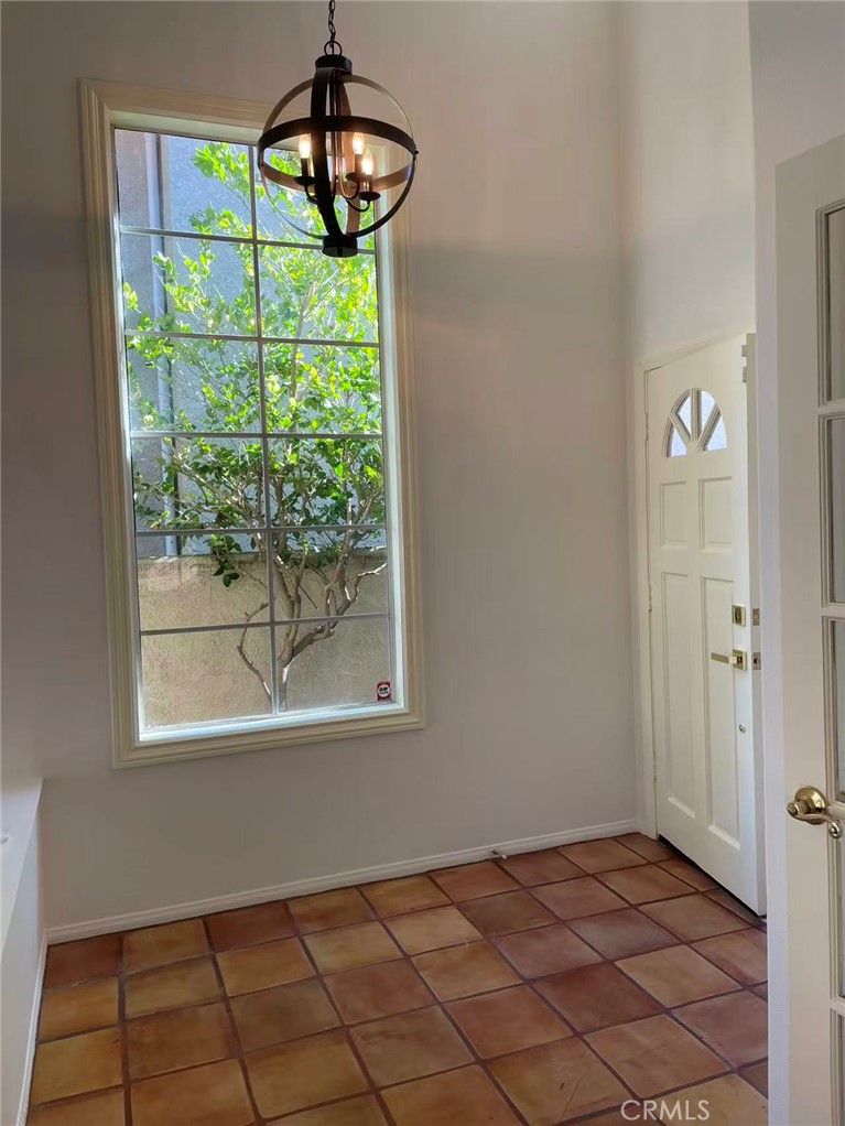 MLS #OC25272103 image #3