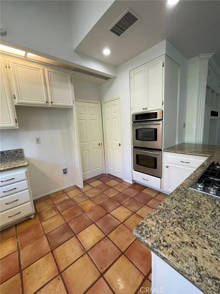 MLS #OC25272103 image #6