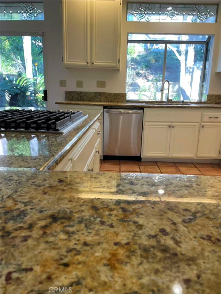 MLS #OC25272103 image #8