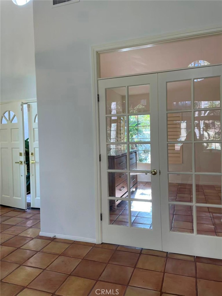 MLS #OC25272103 image #9