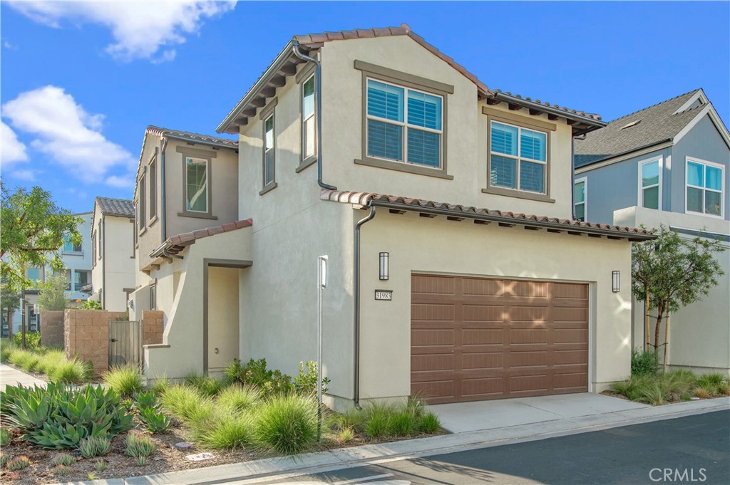 MLS #OC25272131 image #1