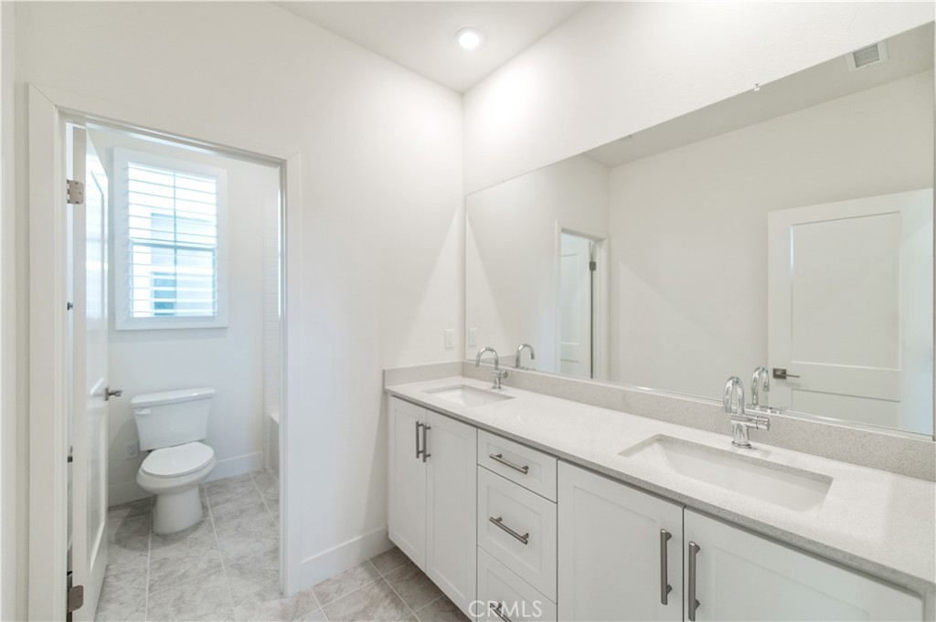 MLS #OC25272131 image #25