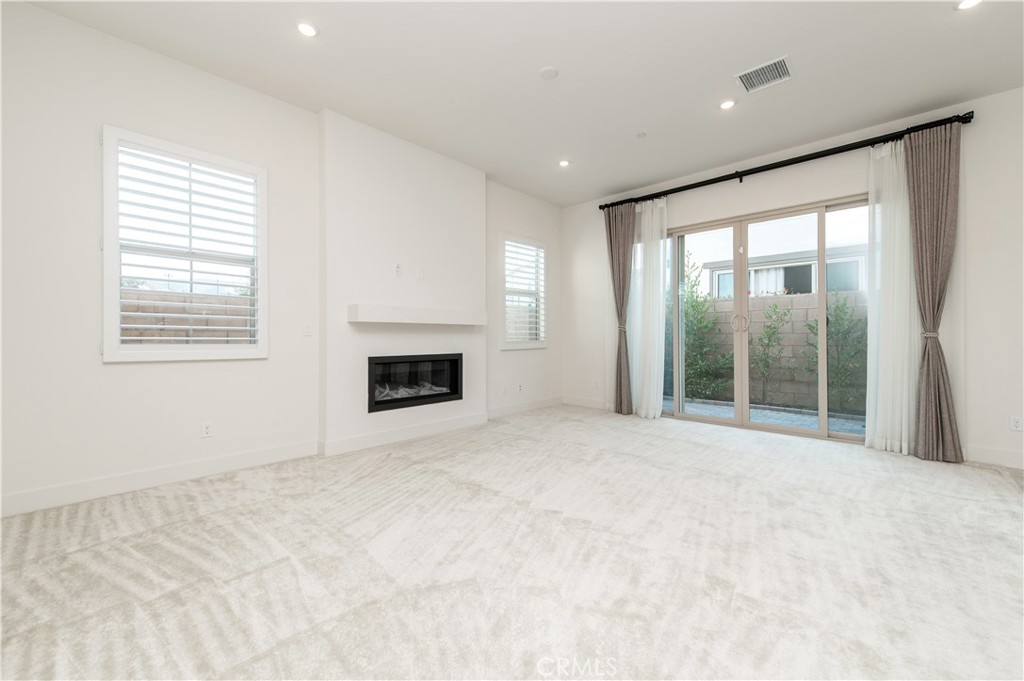 MLS #OC25272131 image #6