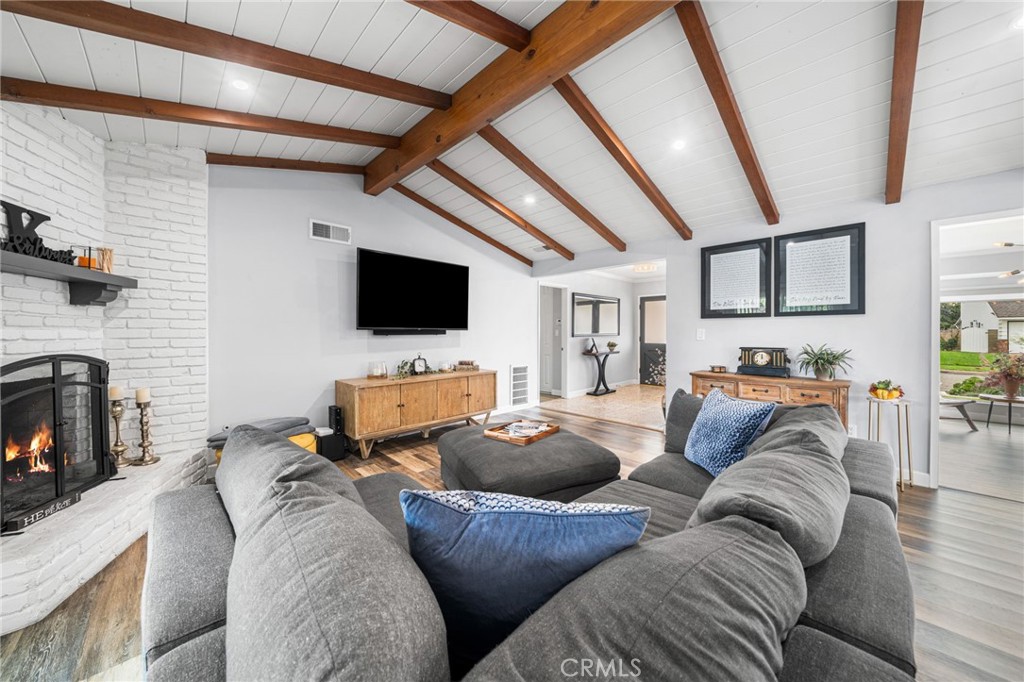 MLS #OC25272133 image #11