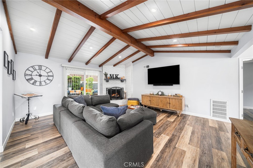 MLS #OC25272133 image #12