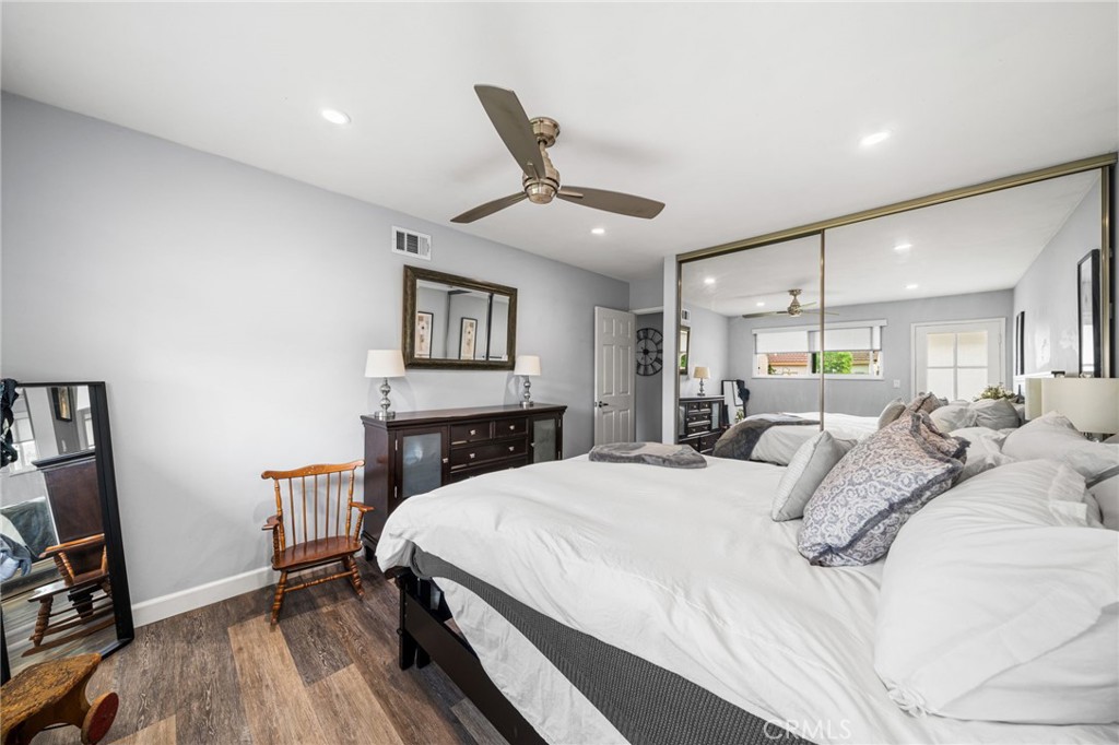 MLS #OC25272133 image #37