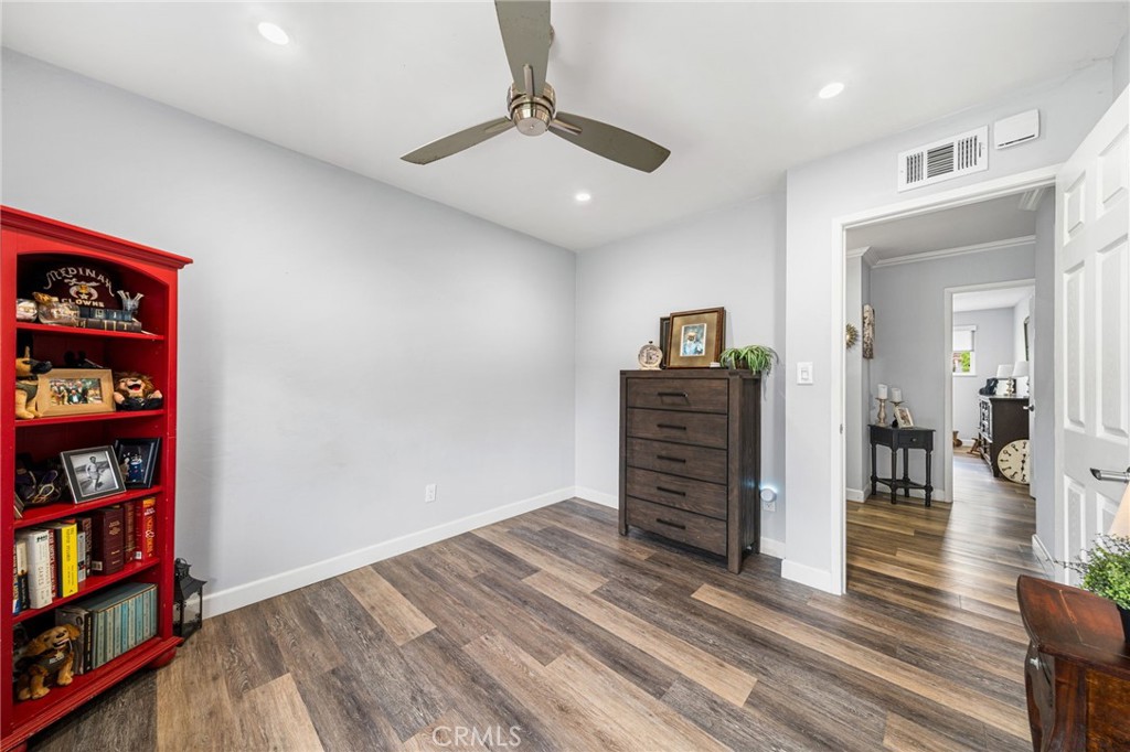 MLS #OC25272133 image #40